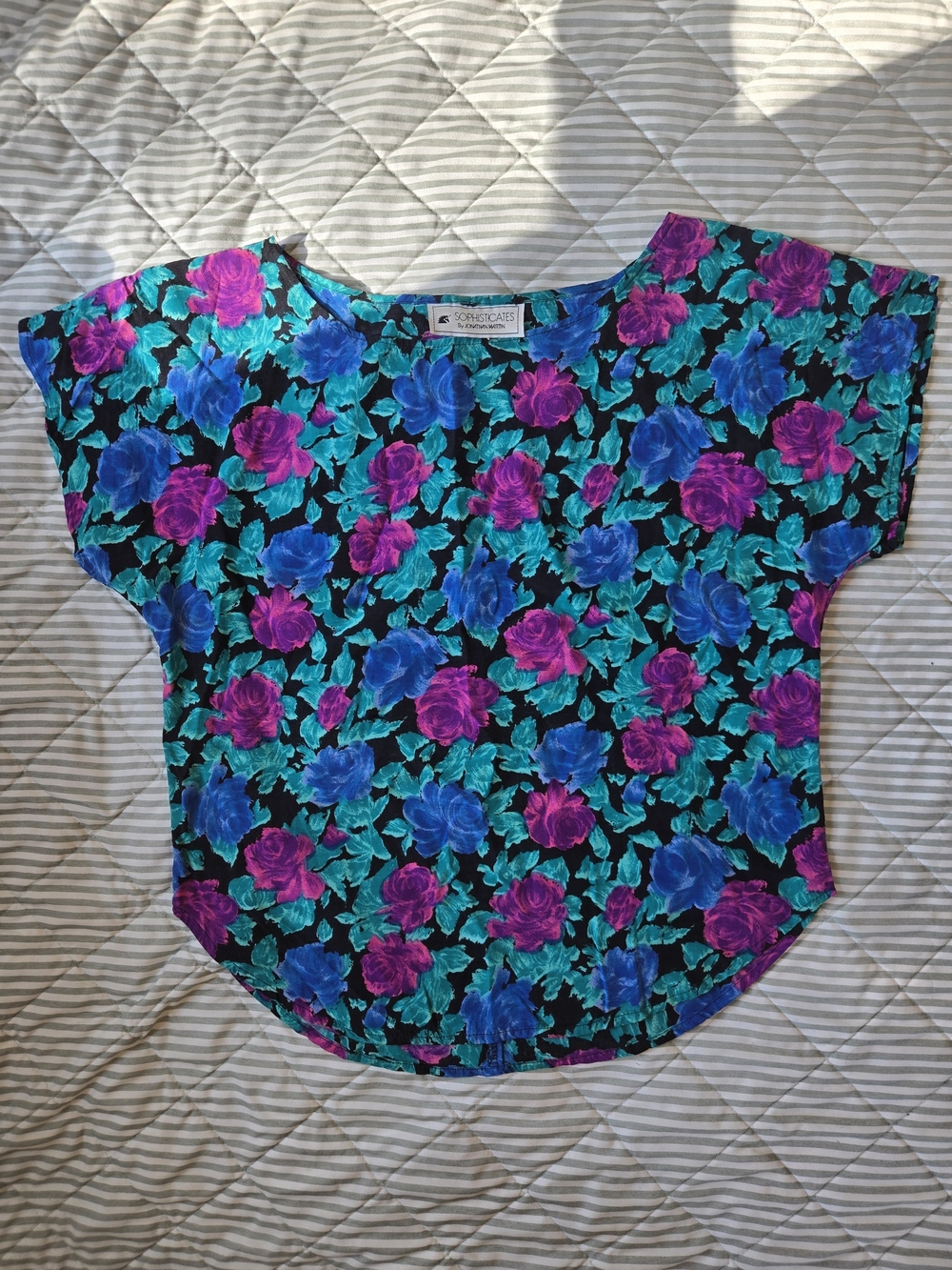 Vibrant 80s Scoop Neck Blouse In Floral Novelty Print